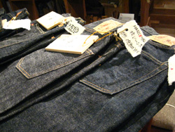 100414cafe-jeans02.jpg